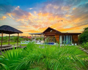 Rancho Oco Mahogany Villa with Swimming Pool